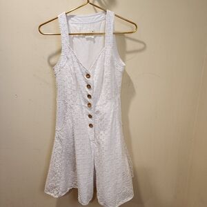 ANTHROPOLOGIE White Eyelet Sleeveless Button-Front Romper Size 6
